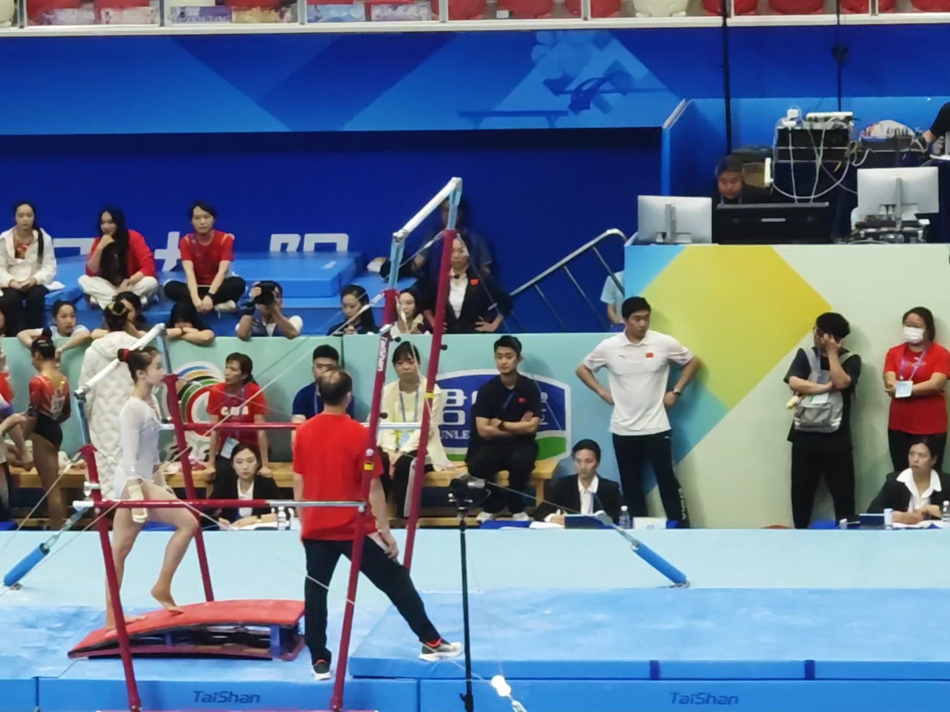 体操比赛中的双人搭档惊艳全场的简单介绍