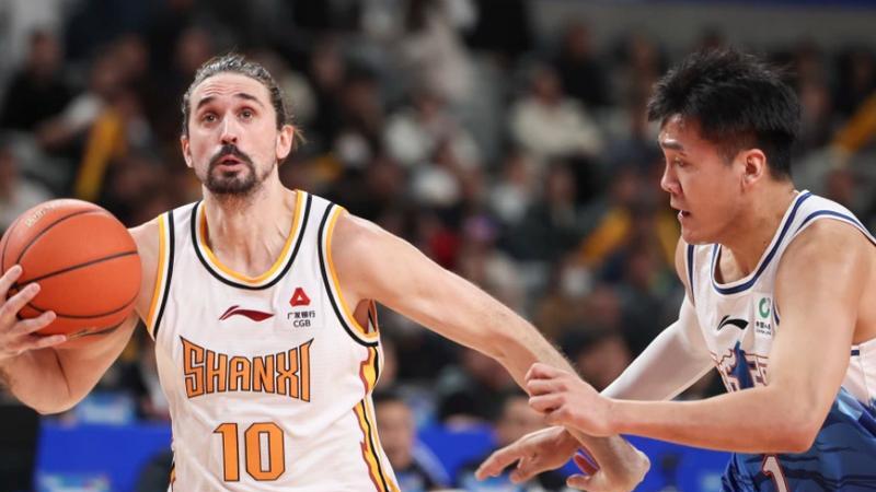 卫冕冠军面临压力教练组提出新的战术安排的简单介绍