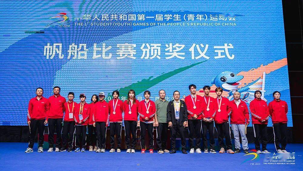 海南队在场上稳定发挥，取得重要胜利的简单介绍