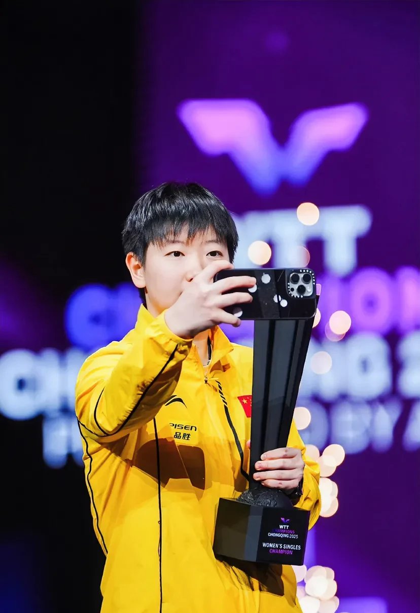 总冠军荣誉引人瞩目全队奋力拼搏一路领跑的简单介绍