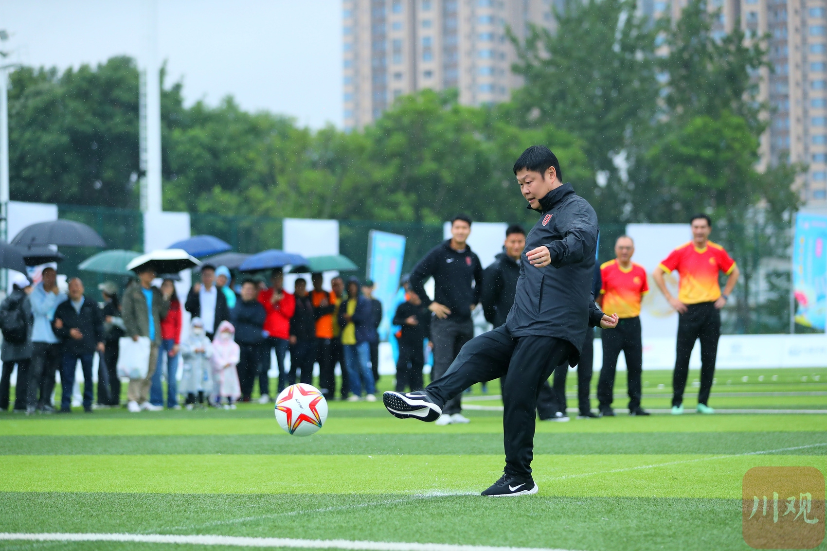 赛事组织者推出新赛事，吸引足球爱好者