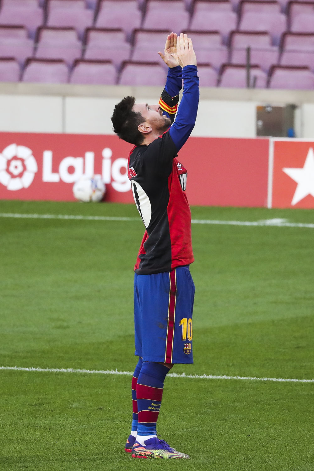 巴塞罗那3-2逆转皇家社会,梅西贡献进球和助攻 巴塞罗那3-2逆转皇家社会,梅西贡献进球和助攻