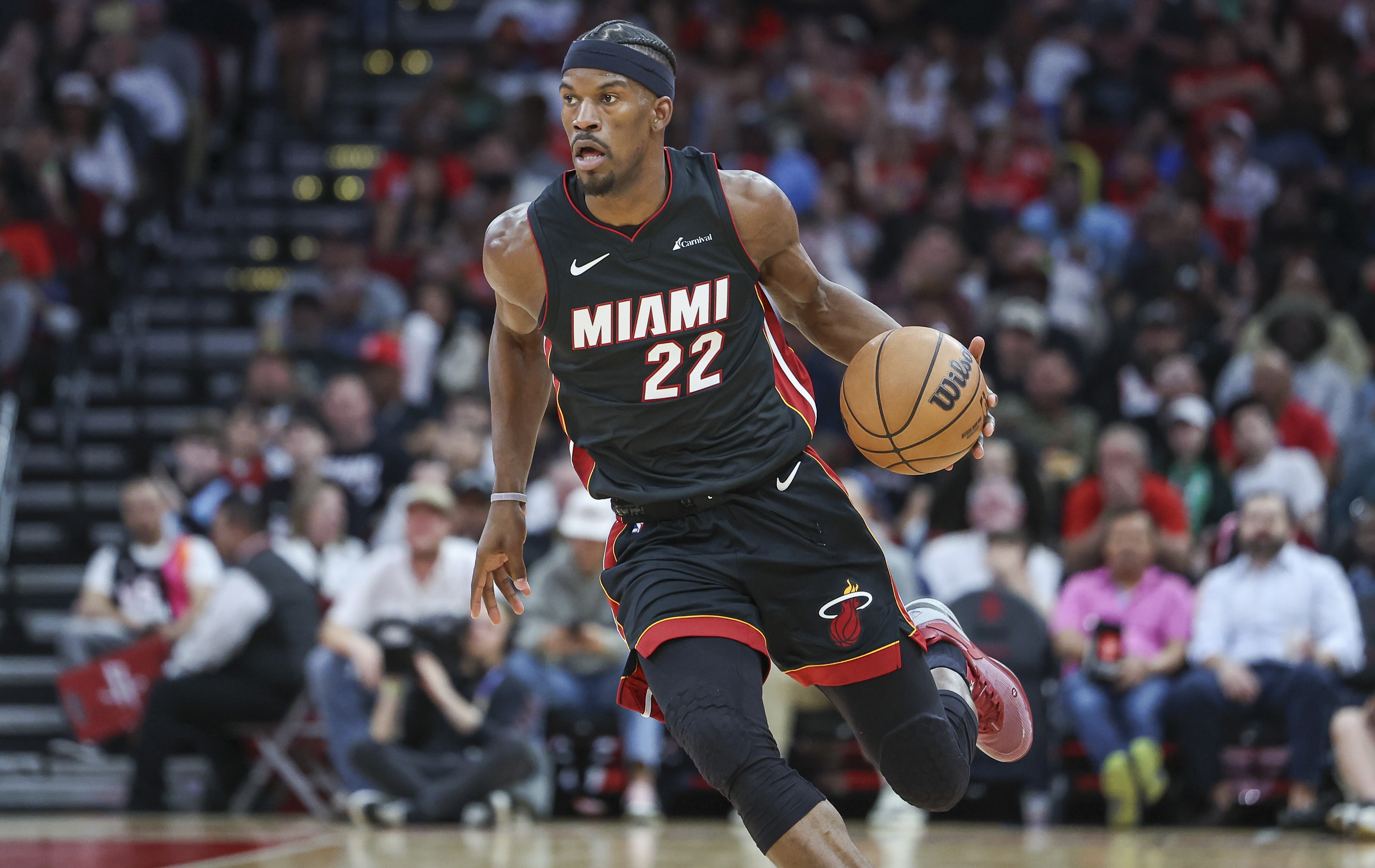 76人轻取立陶宛男篮，巴恩斯关键制胜