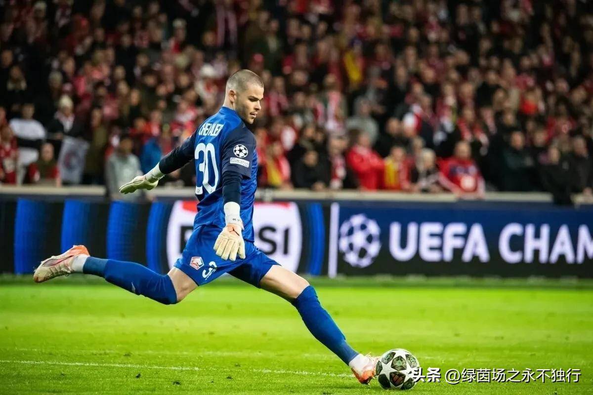 巴黎圣日耳曼官方宣布签下AC米兰边锋拉卡，转会费约8000万欧元