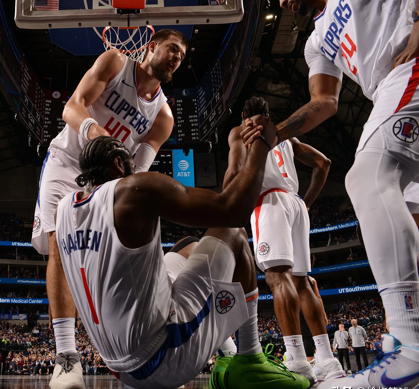 快船客场击败开拓者迎来两连胜