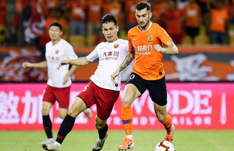 上港2-0富力，继续保持不败纪录