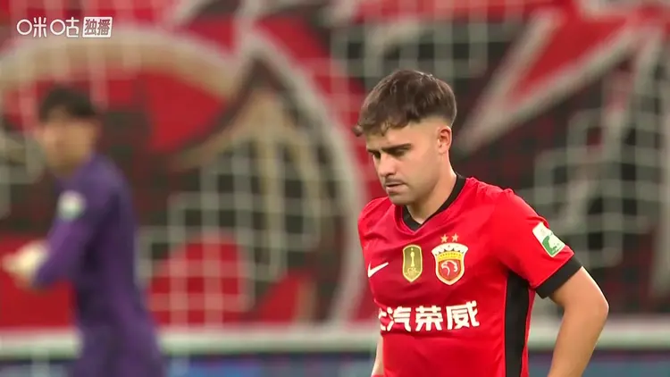 上港2-0富力，继续保持不败纪录