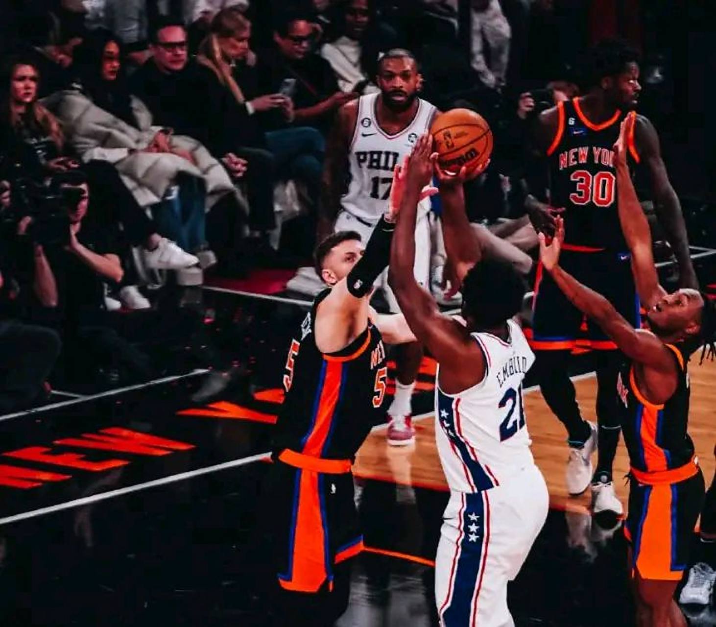 76人不敌雄鹿，恩比德表现低迷