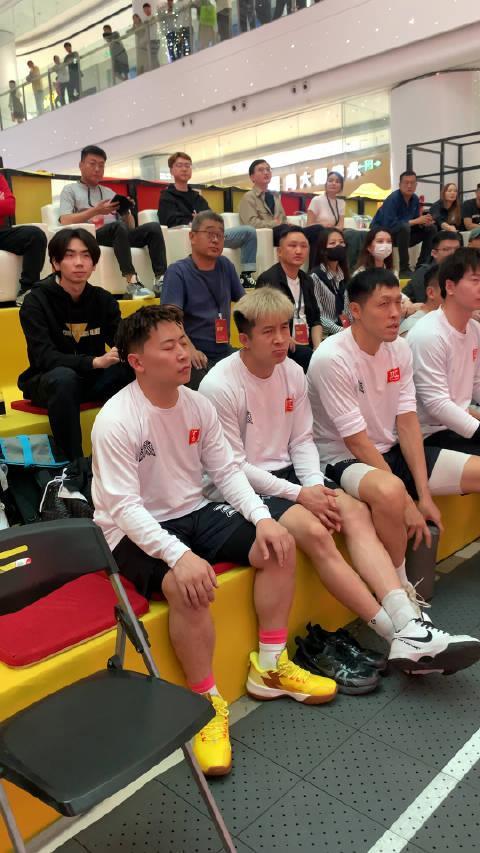 顶级对决！某队成功获胜领先全场