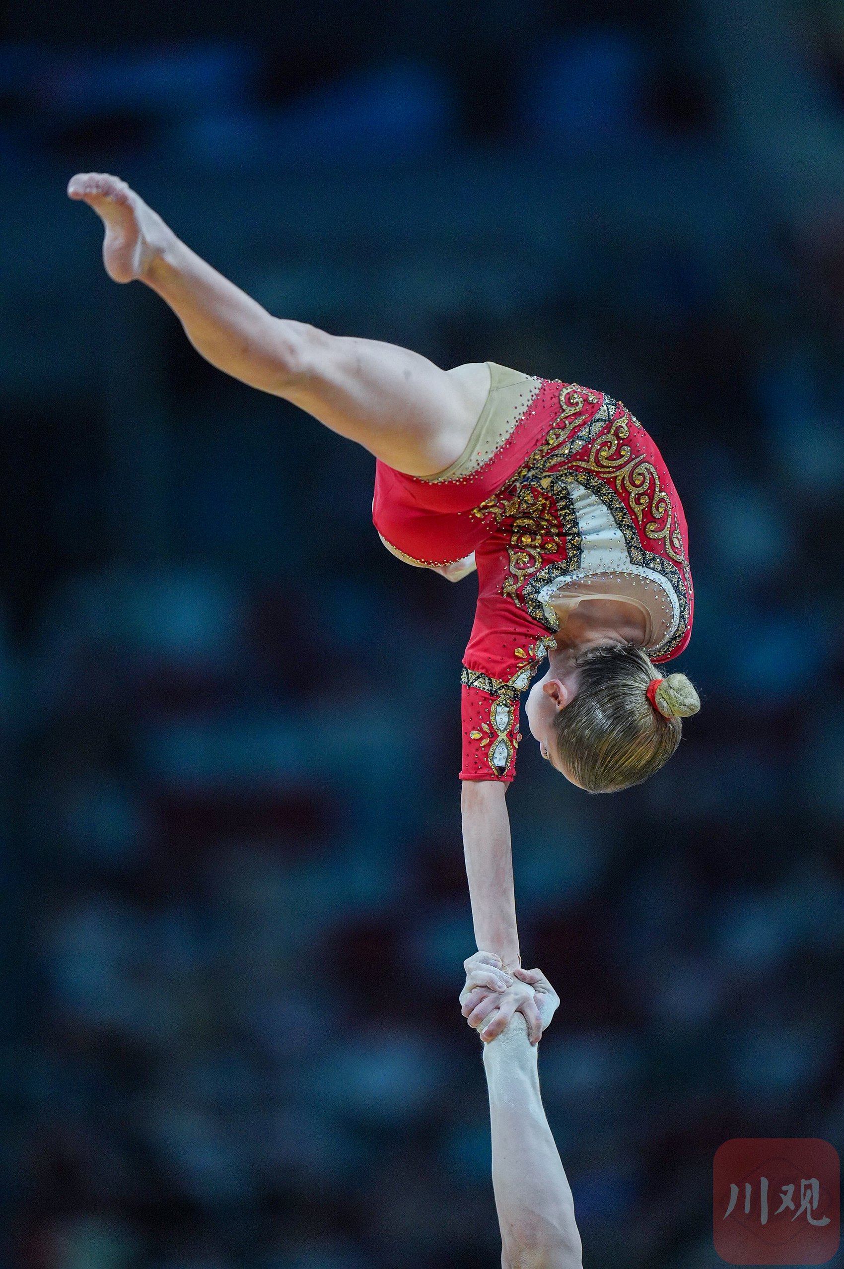 包含小球运动员精彩绝伦，技艺展现高超水平的词条